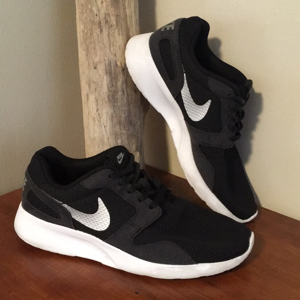 ✅ Black Nike